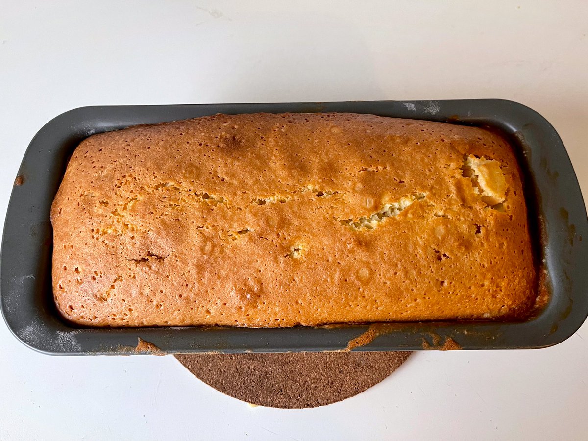 joukesp's tweet photo. #Applecake #MondayCooking
Lest you be thinking we don’t know how to be busy on a quiet, dry, fresh Monday morning… https://t.co/TLn8O3hnZc