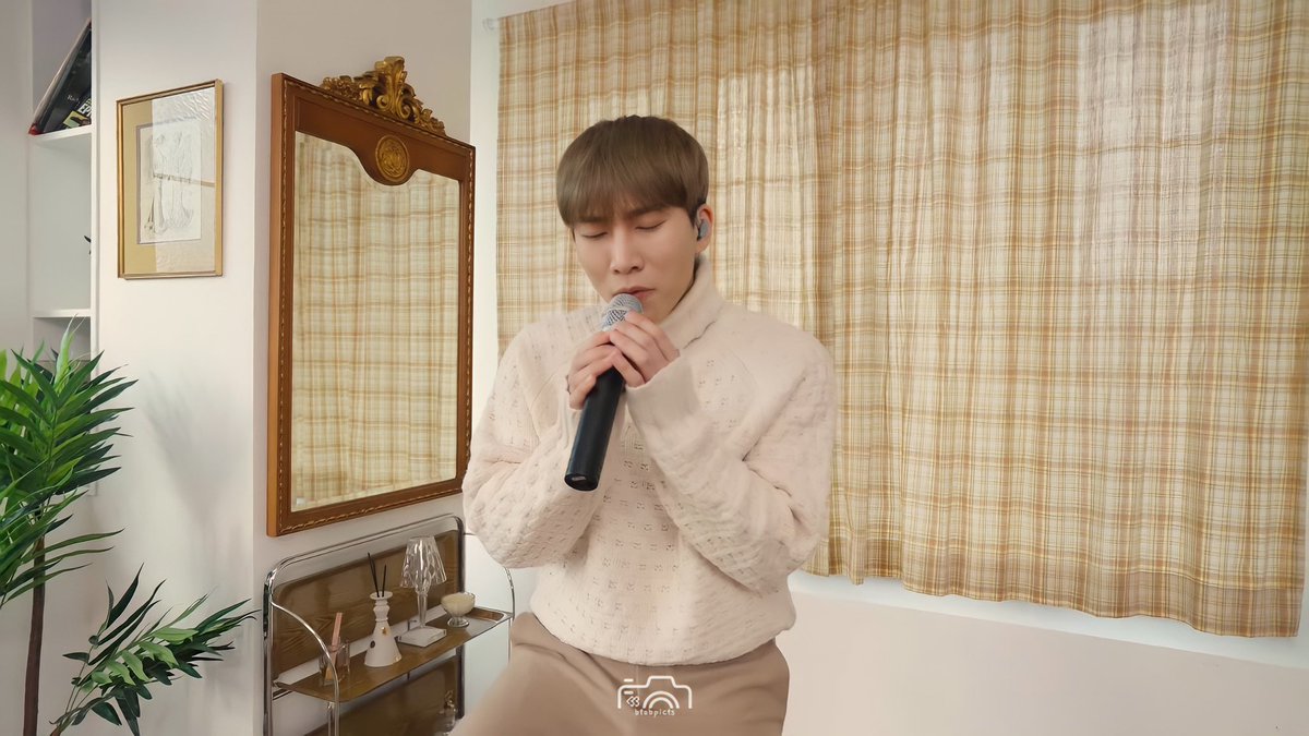 btobpicts's tweet photo. anyways you can watch the video here 👇

https://t.co/cLBvkx3ylM

#SEO_EUNKWANG #서은광 
#BTOB #비투비 @OFFICIALBTOB https://t.co/V6d8ozIXQ0