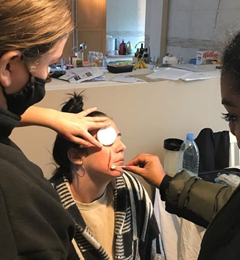 JRuskinCollege's tweet photo. Our past #Hair & #MediaMakeUp student Ashleigh, joined us to talk to our current students. 👋 She told us how her JRC course helped her progress to professional work on the production of a TV show and onto a #universitylevel course at @EastSurreyColl! 🎬 📺 🎓 https://t.co/DdpjGiRRbh