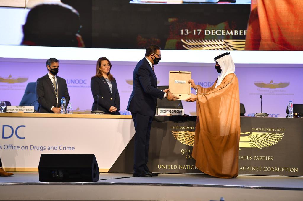 UNODC's tweet photo. Outgoing President of the Conference of State Parties #CoSP8 Al Amimi of the United Arab Emirates 🇦🇪 officially hands over the presidency to the incoming #CoSP9 President Hassan Abdelshafy Ahmed Abdelghany of Egypt 🇪🇬. https://t.co/1XxibXUpjV