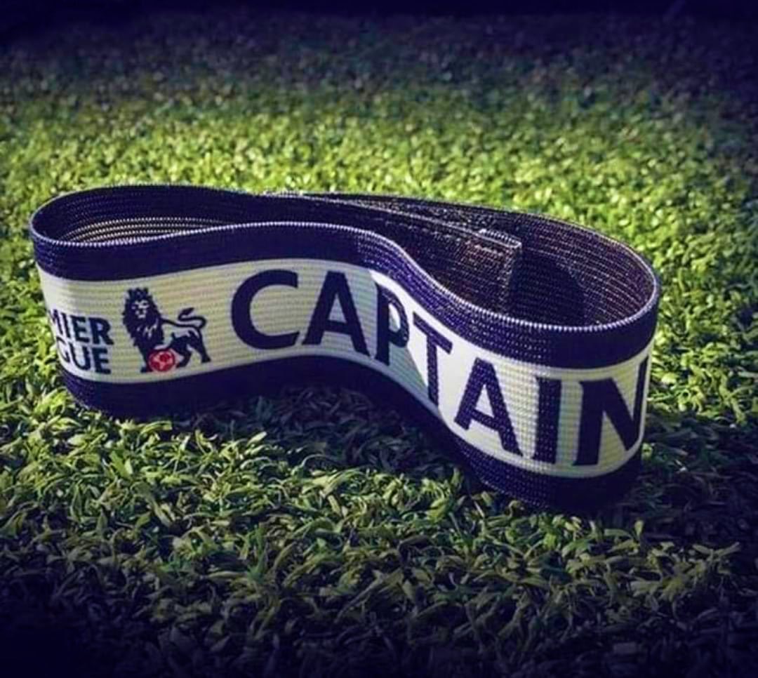 Footballtweet's tweet photo. Who is the first player that comes to mind when you see this picture? 🤔 https://t.co/IZjdwLPQ5x
