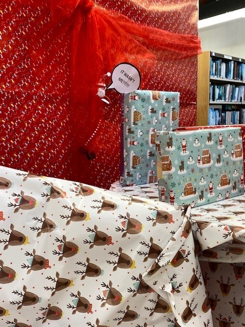 clarelibrary's tweet photo. Smithy the Newmarket-on-Fergus elf was getting up to his tricks in the Library⦠getting everything wrapped up!!
#newmarketlibrary #christmasinthelibrary #feelingfestive #elfantics #LibrariesIreland https://t.co/jikXXf8ek9