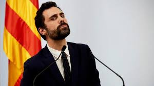 Lo_lateral's tweet photo. @MarcLaCala Denigrar la institució de la Presidència del Parlament? Impossible perquè tal com la va deixar la rata Torrent, no es pot denigrar més.
De debò, el "xupapollisme" dels erquis és acollonant.
I abans que em diguis tonteries de manual, #PutaJunts perquè són la mateixa merda que ER https://t.co/POc0eER048