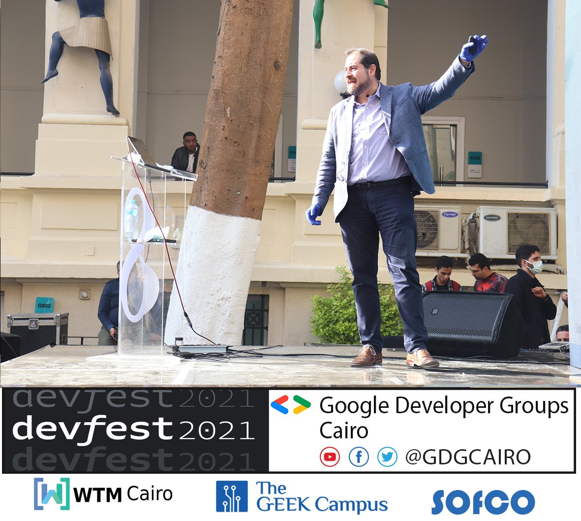GDGCairo's tweet photo. Google developers group's devfest Cairo
Want to say Thank you to
👉prof. Ahmed Bahaa who Taken stage by storm on and talk about The road to the new generation of AI and cloud 2.0
Thanks prof. Ahmed for This great session, your efforts and being our guest. ❤️🔥
#devfestcairo2021 https://t.co/Jl0VPnyvUg
