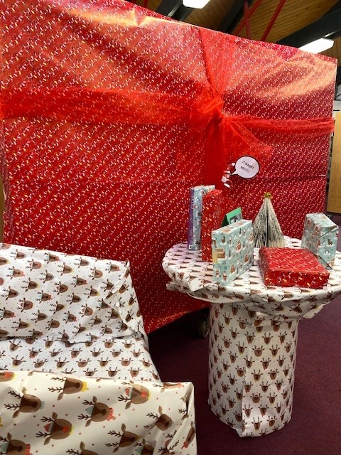 clarelibrary's tweet photo. Smithy the Newmarket-on-Fergus elf was getting up to his tricks in the Library⦠getting everything wrapped up!!
#newmarketlibrary #christmasinthelibrary #feelingfestive #elfantics #LibrariesIreland https://t.co/jikXXf8ek9