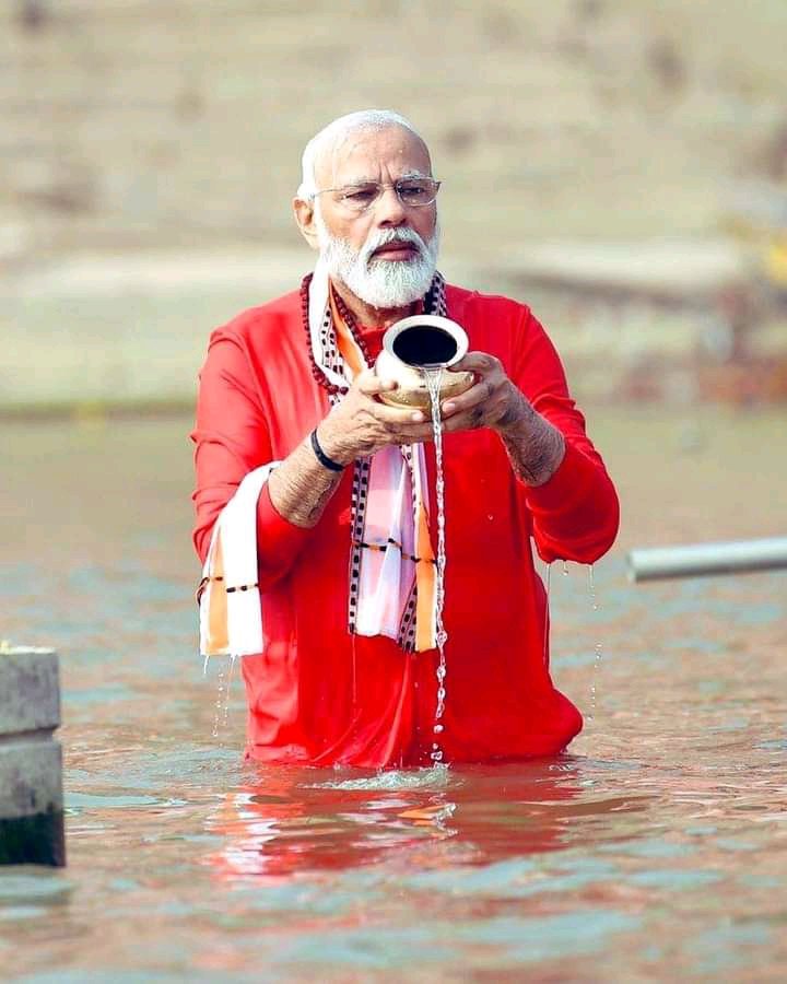 bhidegurujii's tweet photo. देव देश अन धर्माच्या वाटेवर मार्गक्रमण करणाऱ्या पंतप्रधानांचा आम्हाला अभिमान आहे ! @narendramodi https://t.co/iotWx7eSxo