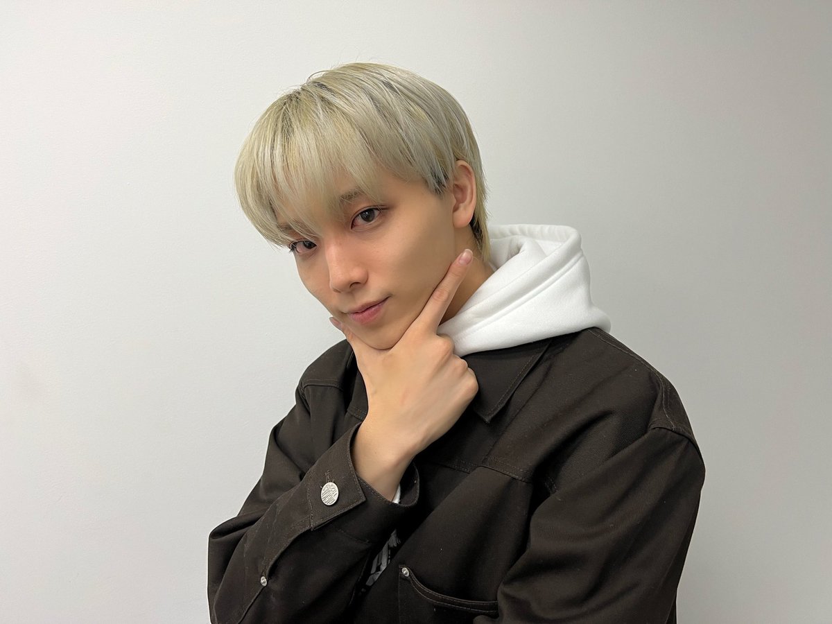 onenonly_tokyo's tweet photo. ＼このあと20:00〜／

ニコニコ生放送【ウォノ生出演】ニコニコクリスマスパーティー🎄にHAYATOがゲスト生出演します✨

ウォノヒョンと古家さん、HAYATOと一緒に少し早いクリスマスを過ごしましょう🎁

是非ご覧ください！

配信URLはこちら！
https://t.co/iz8mf8i2R0

#ワンエン #ONENONLY #WONHO https://t.co/F90ozRLUNr