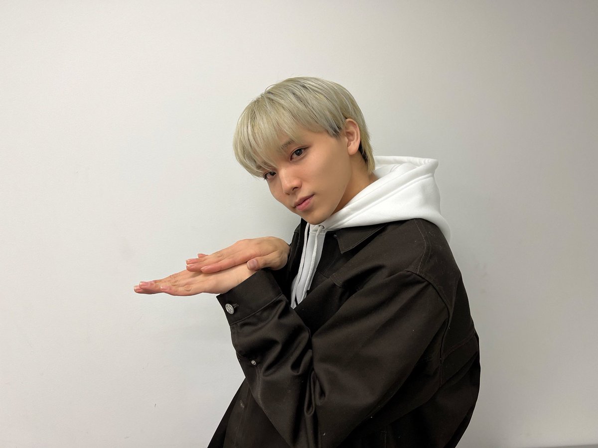 onenonly_tokyo's tweet photo. ＼このあと20:00〜／

ニコニコ生放送【ウォノ生出演】ニコニコクリスマスパーティー🎄にHAYATOがゲスト生出演します✨

ウォノヒョンと古家さん、HAYATOと一緒に少し早いクリスマスを過ごしましょう🎁

是非ご覧ください！

配信URLはこちら！
https://t.co/iz8mf8i2R0

#ワンエン #ONENONLY #WONHO https://t.co/F90ozRLUNr