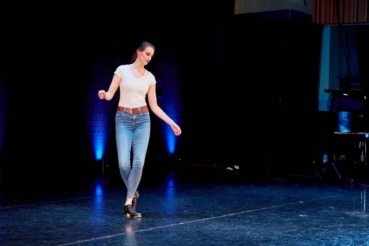kjsdance's tweet photo. “Calming” 
📸 @mauricegunning  
#tusnua #phd #performance #irishdance #dancer #choreographer #performer #artspractice #dancephotography #thecalmandthestorm 
@IWorldAcademy @StudyArtsUL @ResearchArtsUL @DanceIreland @UL @IWATrad @OrfhlaithNi https://t.co/ynXaysG6KZ