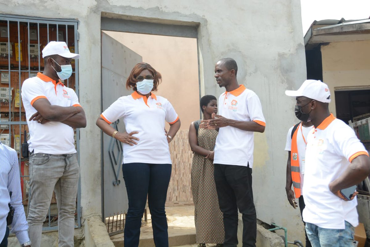 recensement2020's tweet photo. #LesRencontresduRecensement2021 
La Ministre du Plan et du Développement, Madame KABA Nialé, a effectué, Ce dimanche 12 décembre 2021, une tournée à l'effet de constater les conditions de travail des agents recenseurs dédiés au ratissage.

#RP2021 #BTPR #RP21 #Recensement225 https://t.co/ekVi0SZB13