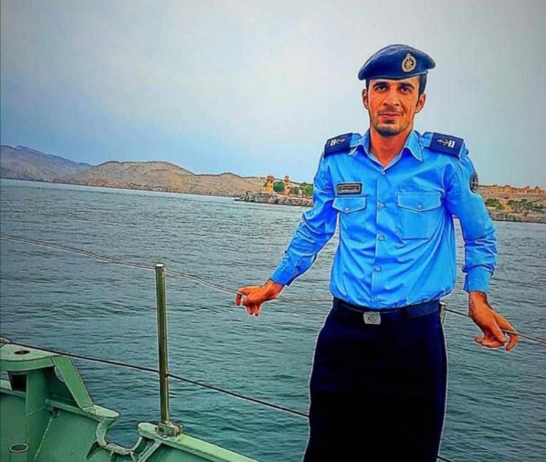 Rassd_24's tweet photo. #شهيد_الواجب_علي_البلوشي ها أنت اليوم ترحل إلى جوار ربك شهيداً طاهراً تاركاً السيرة الطيبة والخلق الحسن، ترحل بعد أداء الواجب المقدس إلى جنات الفردوس أيها الباسل، نسأل الله العظيم أن يصبر أهلك وذويك على فراقك💔 https://t.co/sysnFm1elR