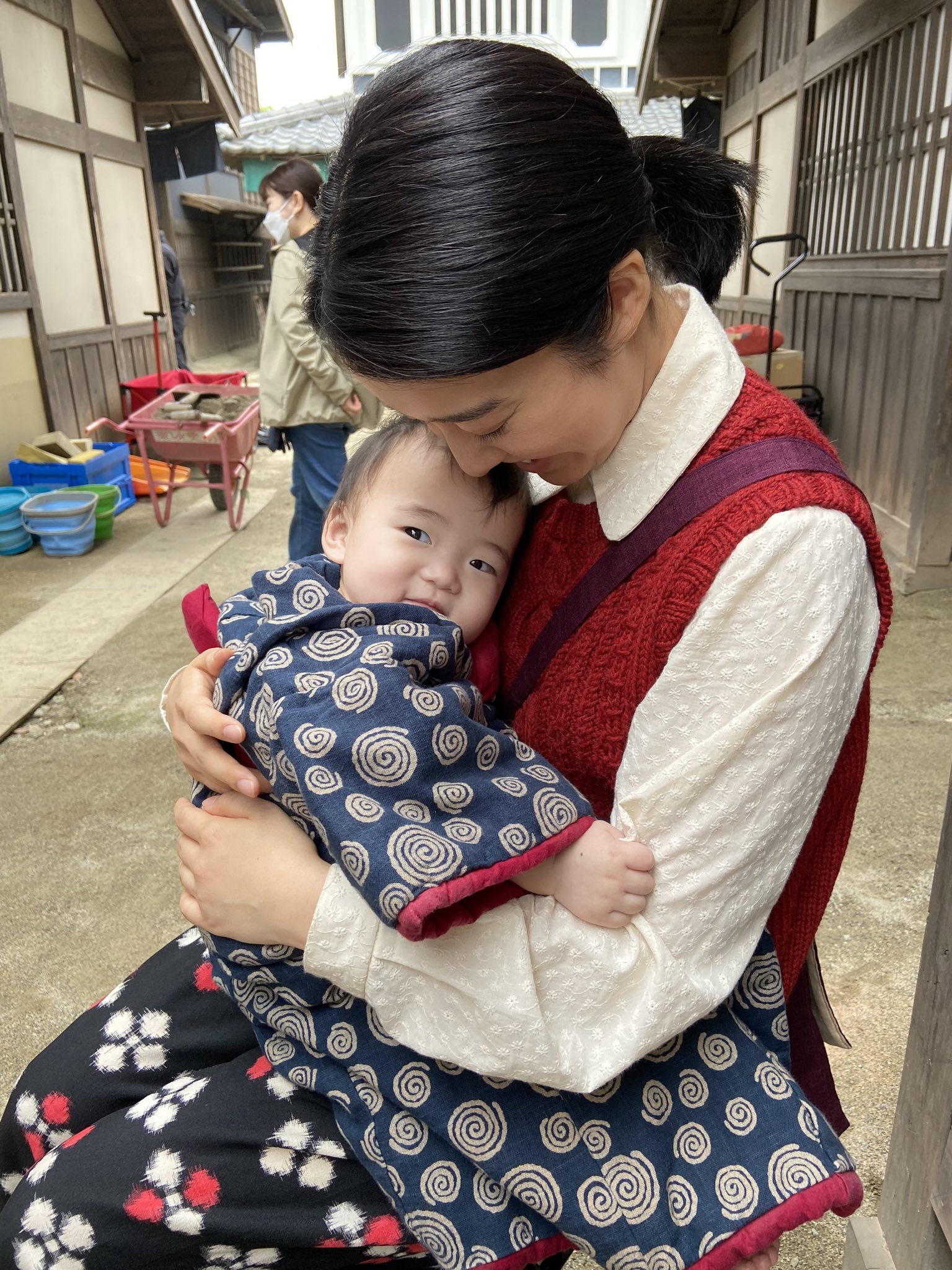 Twitter 上的 ム ラン 上白石萌音 カムカム 萌音ちゃんに抱かれている赤ちゃんが羨ましい 赤ちゃんにめちゃ癒されている萌音ちゃんの表情も可愛い T Co Wq2hl6hhjw Twitter