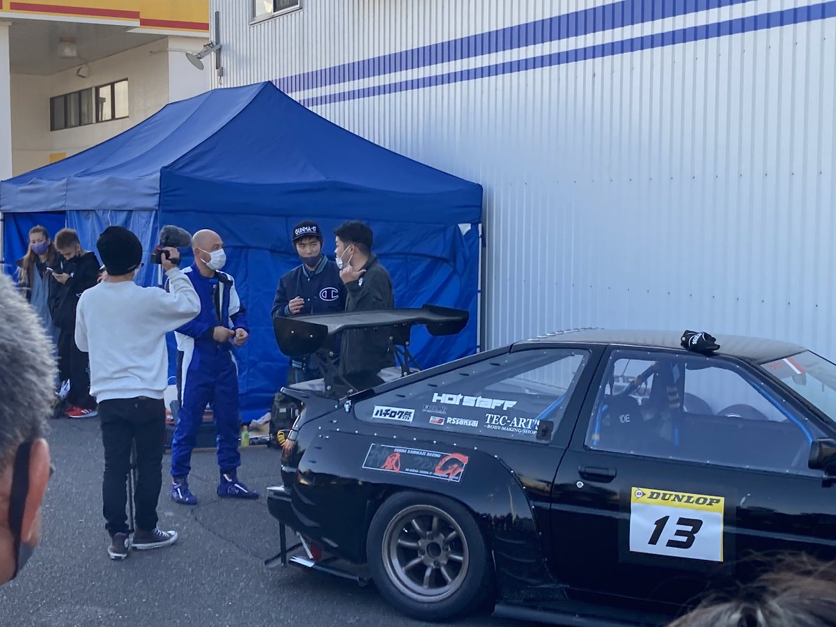 michikosize's tweet photo. 久しぶり！
昨日筑波サーキットに行ってきました！ハチロク祭りです。
ドリキンもいたし、何故か狩野英考もいた^_^
会いたい人にも会えた！
ハチロクで1分切るのヤバいよね^_^ https://t.co/8gnZwsQ0Zz
