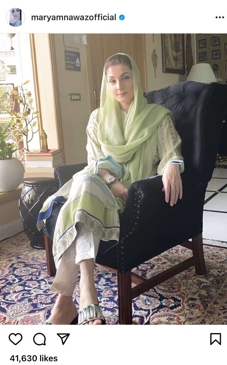 AmdrRm's tweet photo. @lawliga @MaryamNSharif باجی ہاتھوں میں بھی پلاسٹک بھر لیتی 😂😂ہاتھوں کی نسیں (آپکا بڑھاپا)نظر آرہی ہیں 🤪🤪 https://t.co/aEHVoyF01P