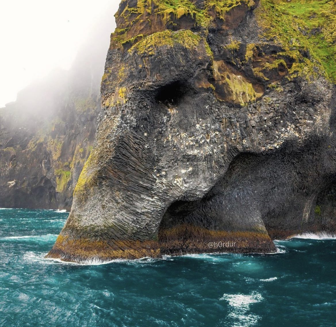 Flykube_UK's tweet photo. 📍Iceland🇮🇸 

This natural basalt formation takes the shape of an elephant, after the volcanic eruption of Eldfell🐘🌋

Can you see the elephant❓

📸: ig/ @h0rdur 

#Iceland #reykjavic #visiticeland #europe #travellinglife #elephant #NorthernLights #icelandic https://t.co/SPeiTRnNUs