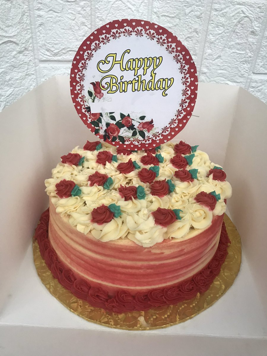 cakesbydoyin's tweet photo. Pretty cakes only 🤩🤩

8 inches cake available everyday on order. 
Vanilla flavor #7000
Chocolate/Red velvet #8500

Delivery within Lagos available. Send a DM to place your order https://t.co/M6d55DtKoA