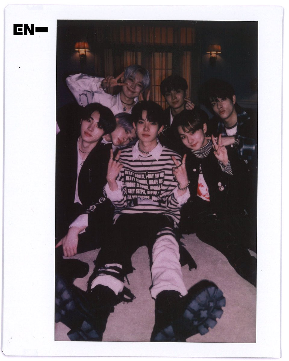 sjyIuv's tweet photo. my polaroid love. https://t.co/Nh36xYsxjp