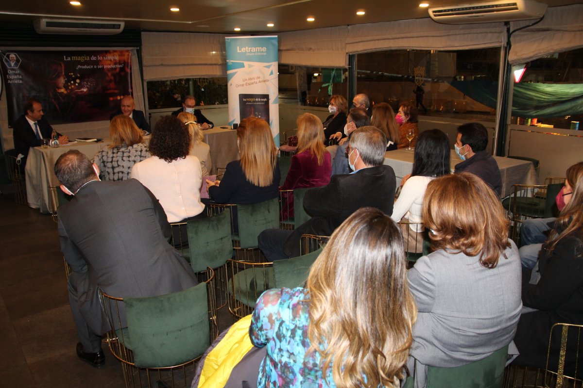 omaresp's tweet photo. Muchas gracias a todos los que asistieron a la presentación de mi libro: "La Magia de lo simple: ¿Producir o ser productivo? por su interés y participación y especialmente por sus palabras felicitaciones, apoyo y cariño al @DrRafaelArroyo y al Dr.@AntonioBanares #RecursosHumanos https://t.co/FkrRhRNfu6