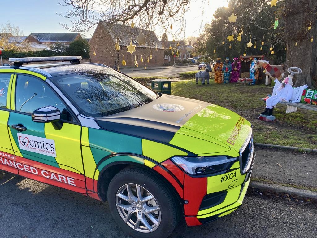 EMICS999's tweet photo. #XC4 (and doctors Ben &amp; Chris) have been getting in the Christmas spirit while out and about in Leicestershire! https://t.co/L47M3stRy2