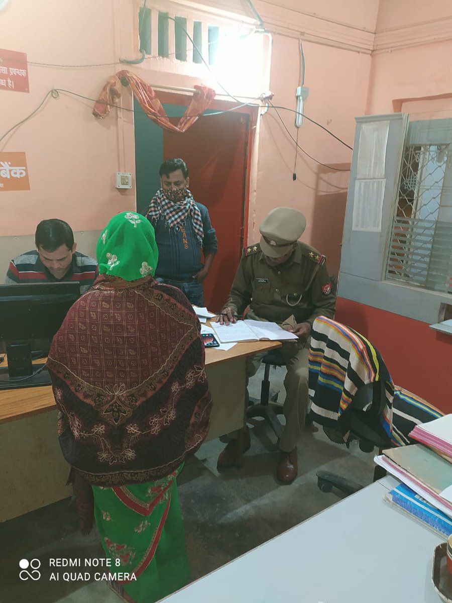KanpurOuterpol's tweet photo. #Kanpur_Outer_Police
#बैंक_व_एटीएम_चैकिंग
#SpKanpurOuter के निर्देशानुसार प्रभारी निरीक्षक/थानाध्यक्ष द्वारा अपने-अपने थानाक्षेत्र के अन्तर्गत आने वाले बैंक व एटीएम का सुरक्षा के दृष्टिगत अन्दर व बाहर एवं संदिग्ध व्यक्ति,वाहनो को चेक किया गया। https://t.co/pBbzPBWqx3