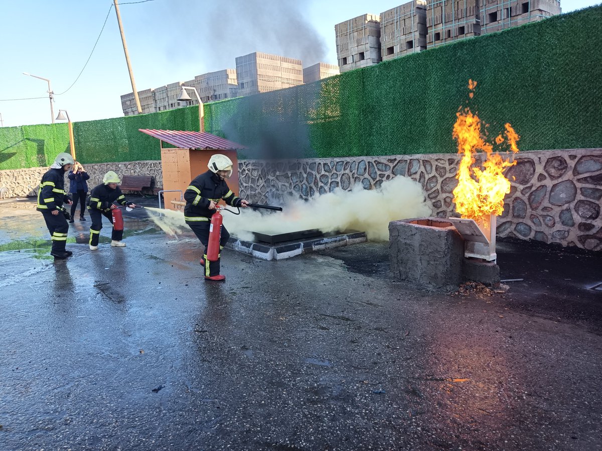 Yunusemrdemir52's tweet photo. Doğal Gaz Yangınına Müdahale Tatbikatı @AksaOrduGiresun #110İtfaiye #AksaDoğalGaz https://t.co/lpesxcEkho