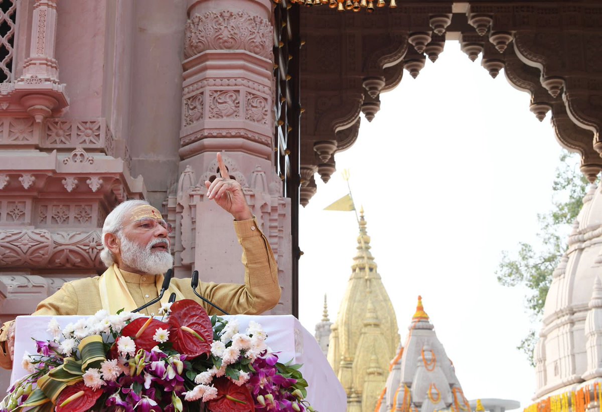 भारतीय संस्कृति के संवाहक व धर्म ध्वज रक्षक के रूप में प्रधानमंत्री श्री <a href="/narendramodi/">Narendra Modi</a> जी ने सनातन संस्कृति के आस्था केंद्रों के गौरव को पुनर्जीवित करने का अभिनव कार्य किया है।

आज का दिन हर भारतीय के लिए अत्यंत हर्ष व गौरव का दिन है। #KashiVishwanathDham