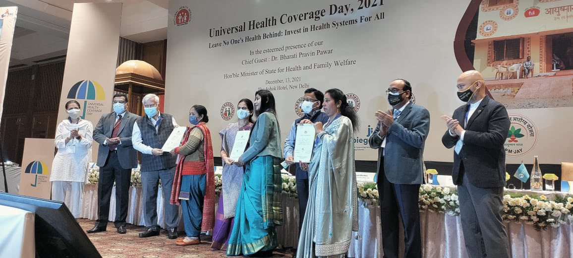 HWC_UP's tweet photo. The best performing team members of comprehensive primary health care - Uttar Pradesh team were felicitated on the occasion of #UHCDay2021 

@nhm_up @MoHFW_INDIA @iamvikassheel @vishalchauhan_1 @AyushmanHWCs @DrRajeshJha1 @DevenKhandait @swatim80 @Jhpiego @Sat_21298 https://t.co/Vgqc4Edgpa