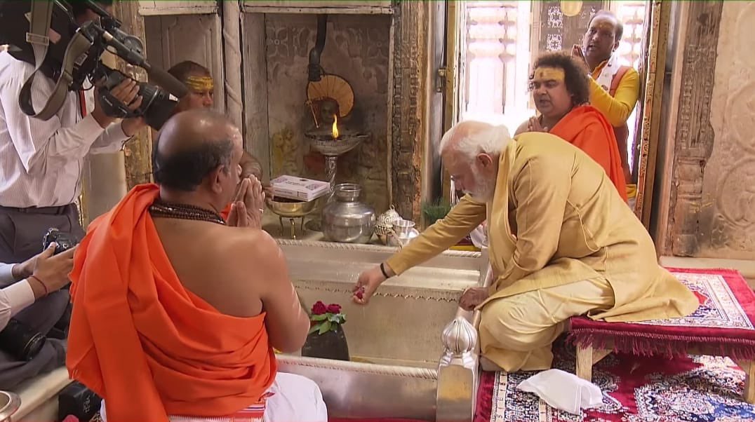 इससे विश्व के कोने-कोने से आने वाले श्रद्धालु सुगमतापूर्वक माँ गंगा के दर्शन कर सीधे बाबा विश्वनाथ की पूजा-अर्चना कर सकेंगे व उन्हें #KashiVishwanathDham की दिव्यता व भव्यता की गौरवमयी अनुभूति भी होगी।

मैं सभी देशवासियों की ओर से <a href="/narendramodi/">Narendra Modi</a> जी का हृदय से आभार व्यक्त करता हूँ।
