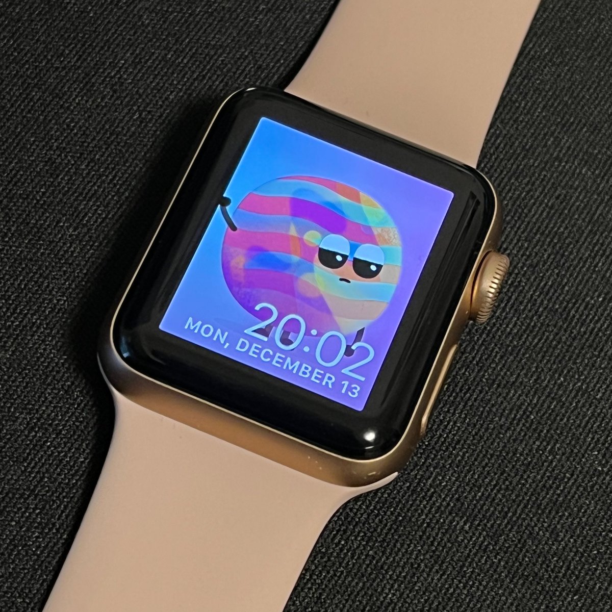 soratabi_trade's tweet photo. Watchがちょっと古いけど、
バンドの色も合わせてビー玉ちゃんを設定！　
見る度に和む🌈
#MIMIMATES https://t.co/NbCY1TsMP2