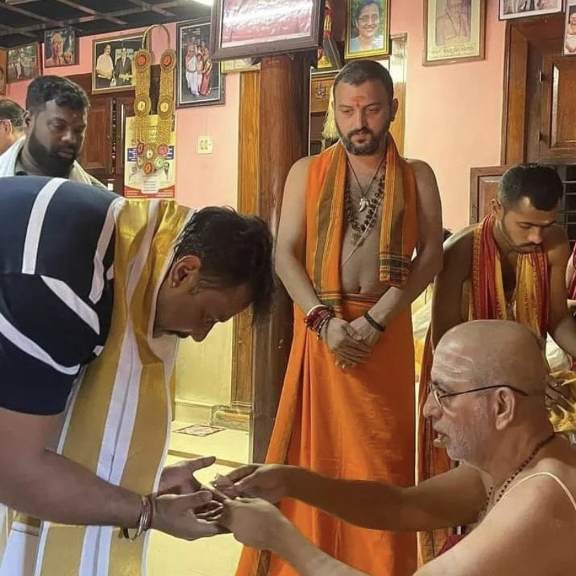 aaradhya_anu's tweet photo. Darshan visit to Kolluru #Darshan #DBoss #kolluru @DBossFc171 @DBossTrends @DBossFansGubbi https://t.co/bYiYKHTEo1