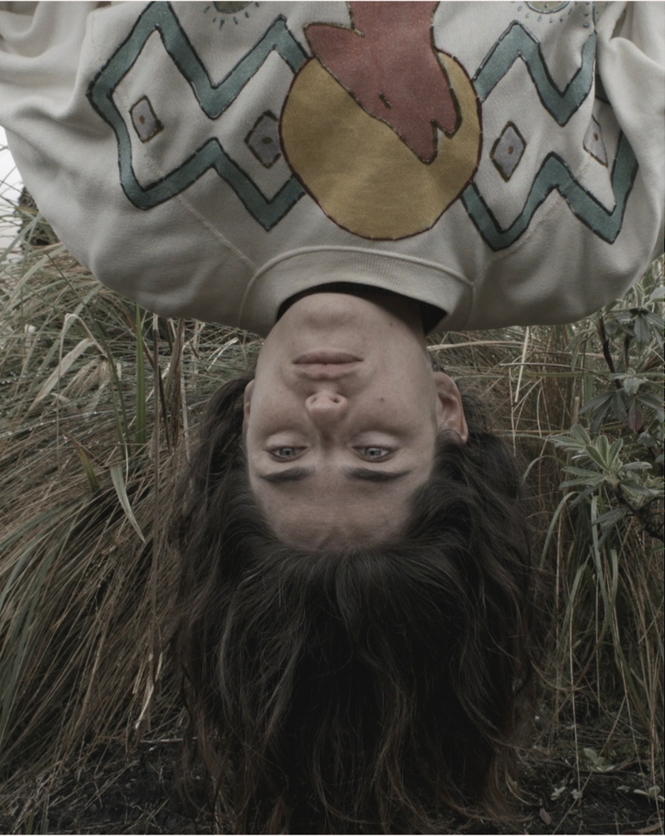 sansebastianfes's tweet photo. #70SSIFF | 👁️🆕 #IkusmiraBerriak
Ana Cristina Barragán (@EQZEskola), mención especial del #PremioHorizontes con su debut @peliculaalba, comenta sobre #LaHiedra:
“Me interesan las películas que más allá de una historia, transportan un aroma, un sabor único en su atmósfera” https://t.co/RWI9P9NK0f
