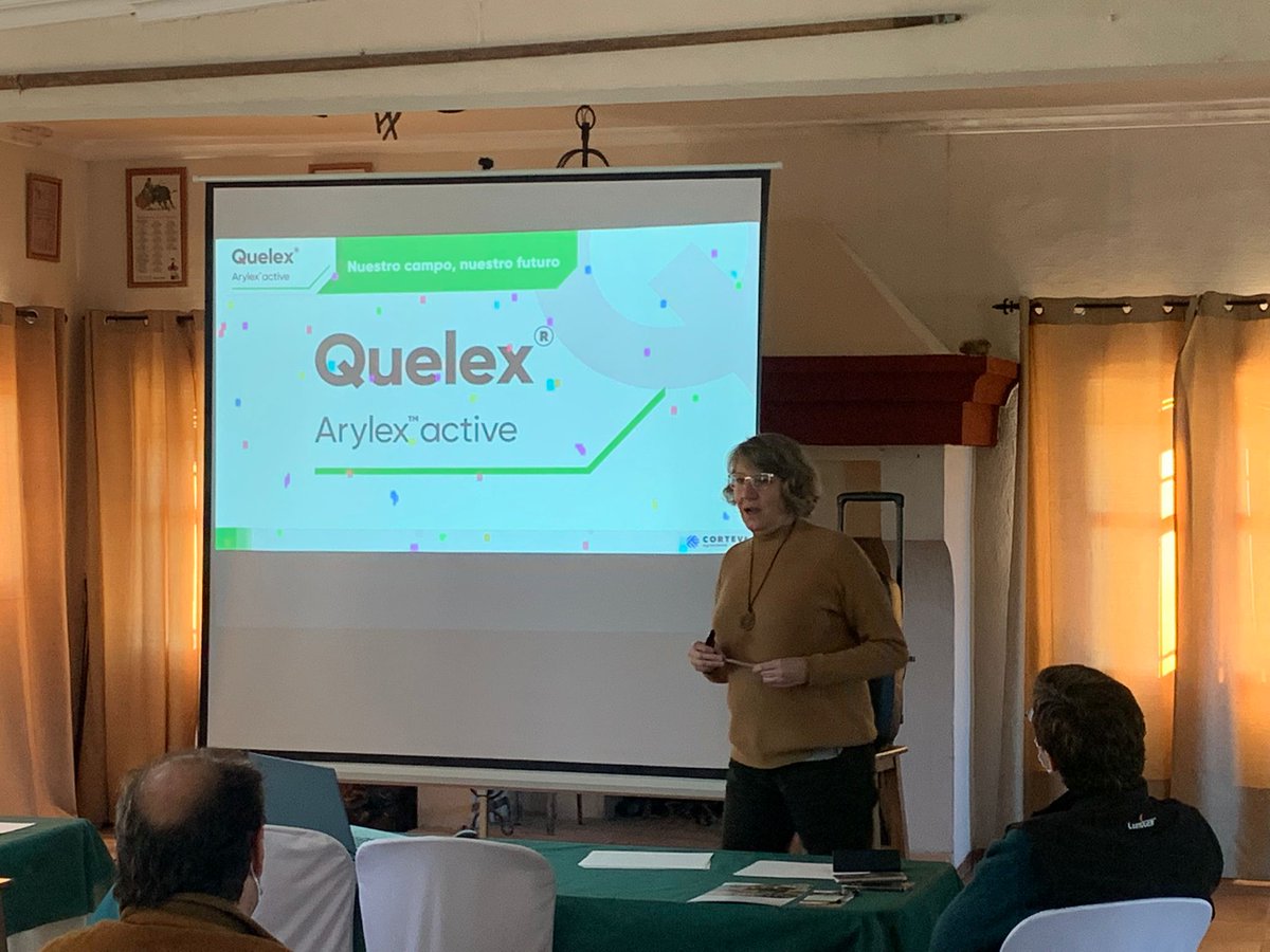 CortevaES's tweet photo. 🆕Hoy presentamos #Quelex en 📍Andalucía
👉Nuestro nuevo herbicida de postemergencia que ayuda con un mejor control de #malashierbas de hoja ancha en #cereal, brindando mayor rentabilidad🙌
Nuestro campo, nuestro futuro 🌄💚
#Arylex https://t.co/NtW2psvw8Z