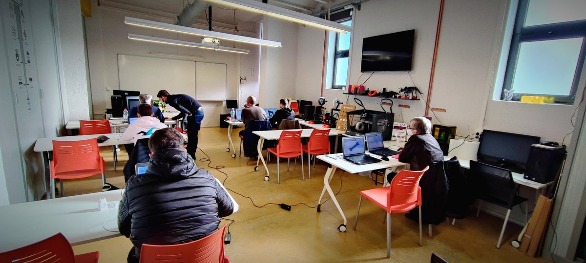 pespm's tweet photo. 📌 Avui és l'última sessió del curs "Aprèn a dissenyar amb #SolidWorks", on els alumnes han pogut realitzar 24 hores de #formació gratuïta del programa a l'espai #SPMakers. #EmpresaSPM #SPMakers https://t.co/dBtmvaSjvv