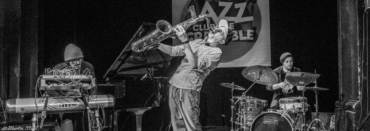 pericopes's tweet photo. “Leur musique est inventive et originale, grâce à la cohésion de ce trio dont l’envie de jouer ensemble et de partager ne fait aucun doute.” #jazzrhônealpes

Merci @jazzclubgrenobl 💛 &amp; the fantastic audience 🙏🏼 #ChantalDollet for the nice review &amp; #MartinStahl for the super pics https://t.co/0oi2AV6NF6