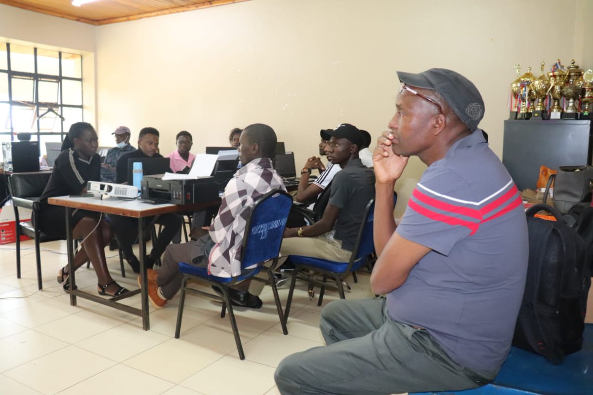Kusf_Western's tweet photo. KUSF is warming up @KibabiiUni 
and we're much ready.
5 DAYS TO GO
@KenyaKusa 
@moscakenya https://t.co/kPVU2V9Qud