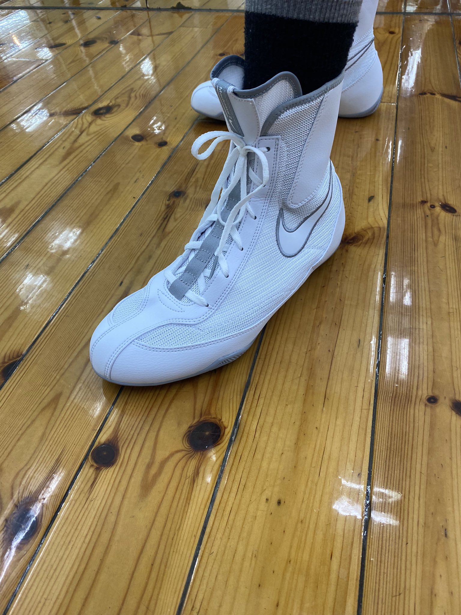 ボクシングクラブ新宿 会員wさんのニューシューズがかっこよかったので思わず ボクシング ボクシングジム ボクシング クラブ ボクササイズ イマオカジム フィットネス スポーツ スポーツクラブ スポーツジム エクササイズ ダイエット