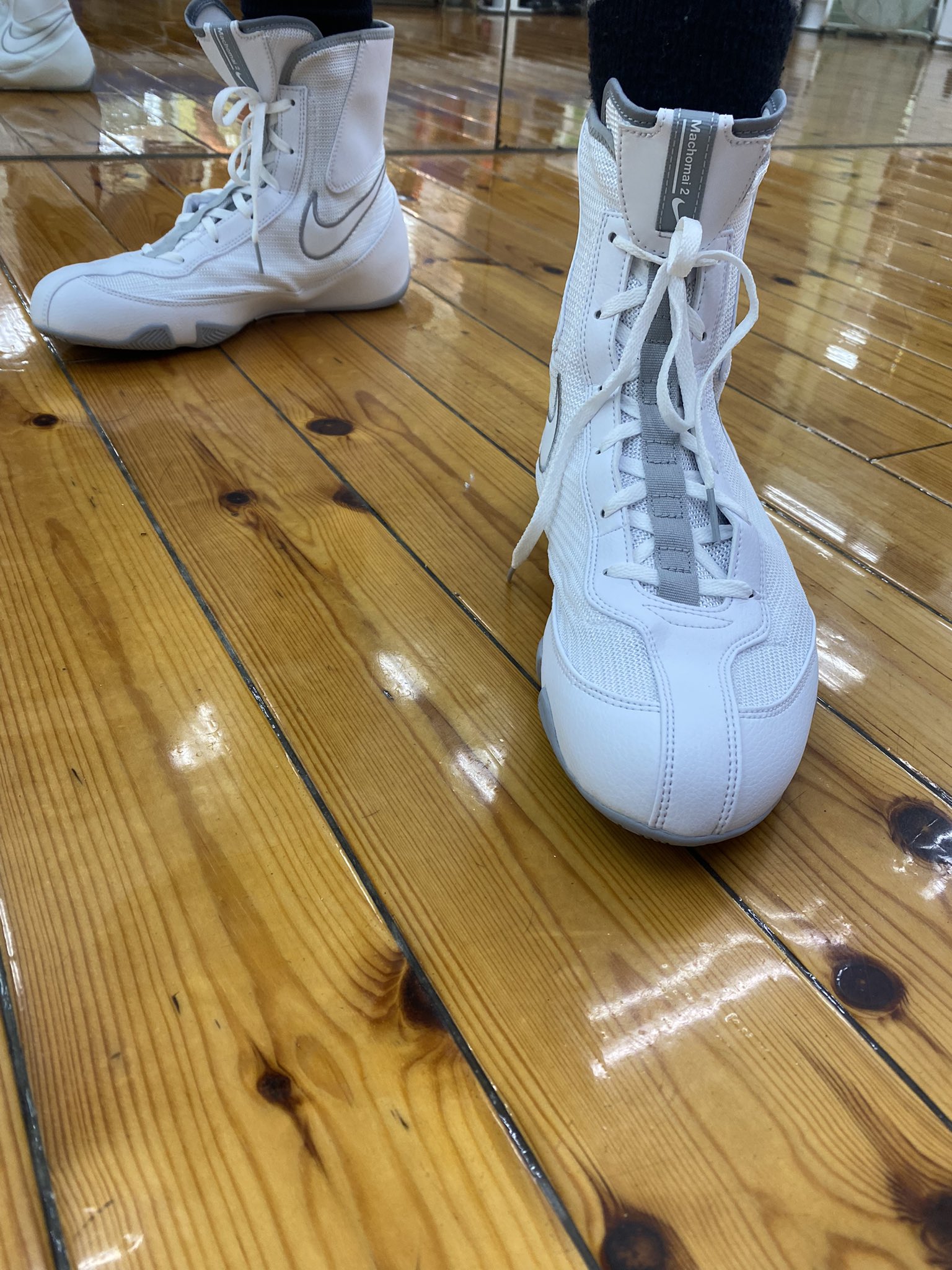 ボクシングクラブ新宿 会員wさんのニューシューズがかっこよかったので思わず ボクシング ボクシングジム ボクシング クラブ ボクササイズ イマオカジム フィットネス スポーツ スポーツクラブ スポーツジム エクササイズ ダイエット