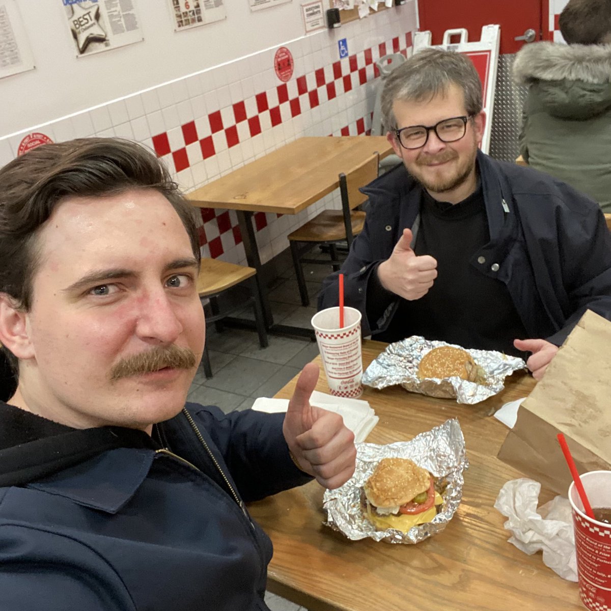 Pozdrowienia dla wszystkich znajomych z Twittera obgadanych wczoraj z <a href="/MikolajVonskyT/">Mikołaj Teperek</a> przy burgerze 😆 Oczywiście -  tylko pozytywnie  🤪