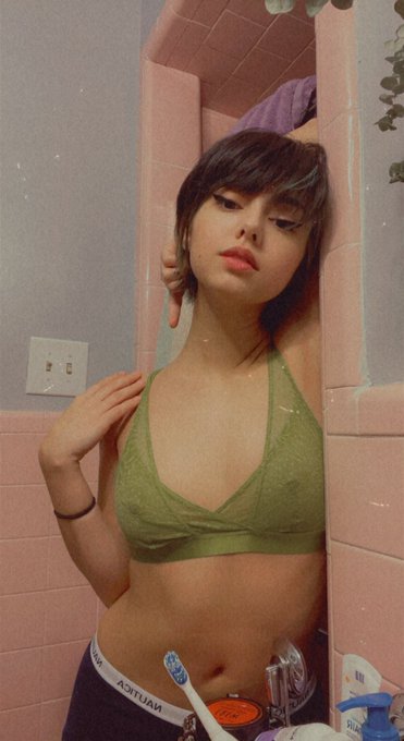 but anyways i really like this top 🪴 https://t.co/6fjl7GAH6e