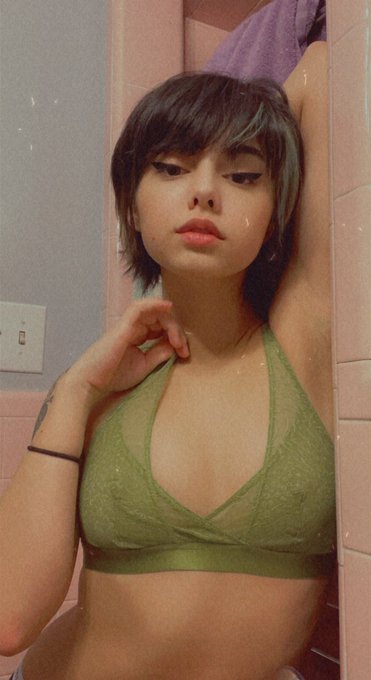 but anyways i really like this top 🪴 https://t.co/6fjl7GAH6e