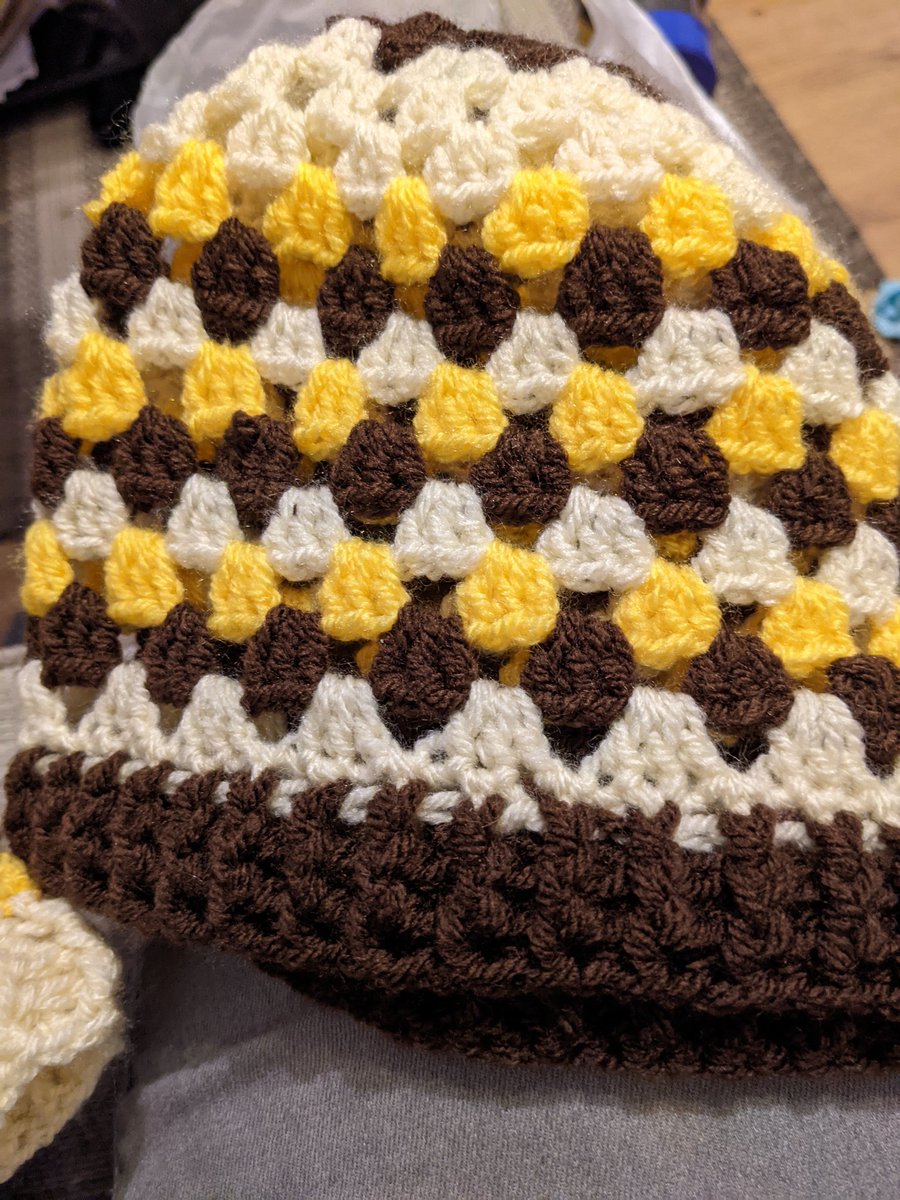 HandmadeByHelen's tweet photo. #EarlyBiz #MHHSBD It's the start of a new week. Hope everyone has a good one! Been making some hats, (can you tell I'm a child of the 1970s by my colour choices 😆) https://t.co/uSNkoJ23SE