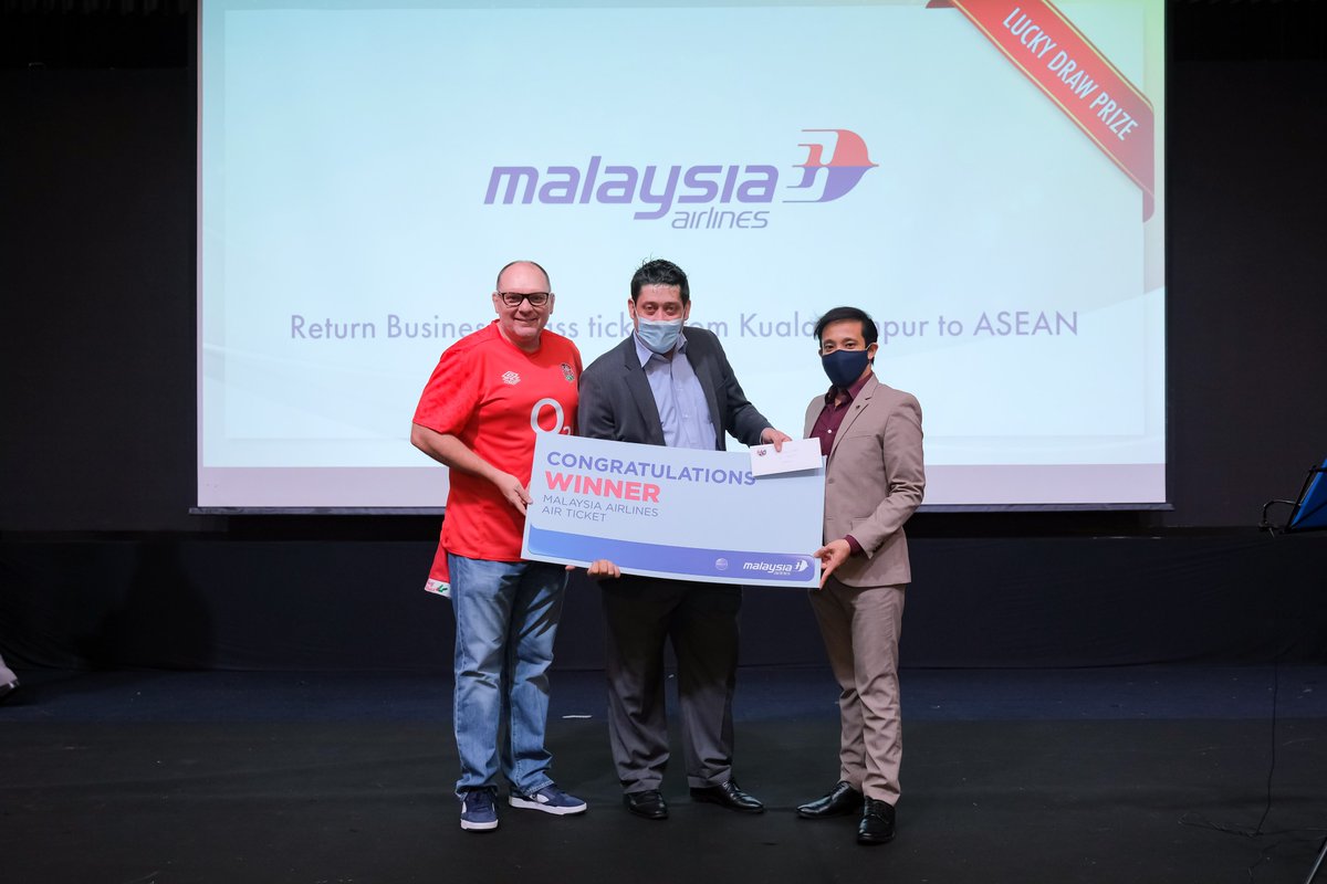 BMCCmy's tweet photo. #BMCCEvent
Ho Ho Ho Merry Xmas! Congratulations to all our member who have won the Returned Business Class Ticket to #London and #ASEAN.
Thank you @MAS for sponsoring #BMCC Lucky draw Prize. @IUMWKL @BlueStarAMG
๐๐๐
.
.
#BMCC #BMCCMember #BMCCChristmas2021 #BMCCNetworking https://t.co/bkNBhN3fTT