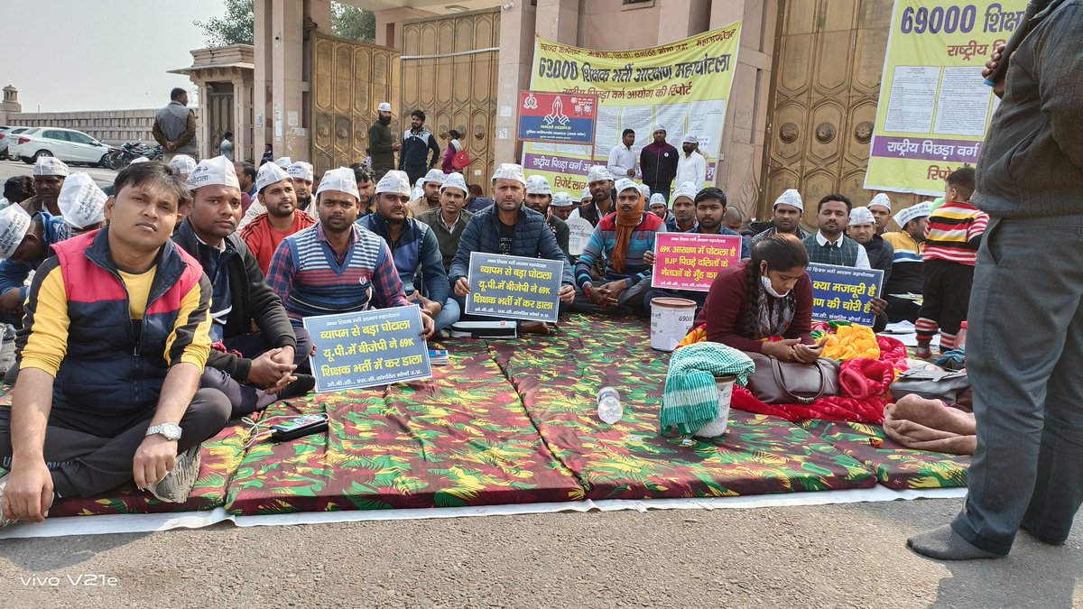 yadavvijay88's tweet photo. ब्रेकिंग- 
राष्ट्रीय पिछड़ा वर्ग आयोग की रिपोर्ट लागू करने की मांग को लेकर 69000 शिक्षक भर्ती के आरक्षित वर्ग के अभ्यर्थियों का आंदोलन पिछले 178 दिन से इको गार्डन में जारी
कल सुबह 10 बजे से भूख हड़ताल पर बैठेंगे अभ्यर्थी
@priyankagandhi @myogiadityanath @ajitanjum https://t.co/2F7haUYMWb