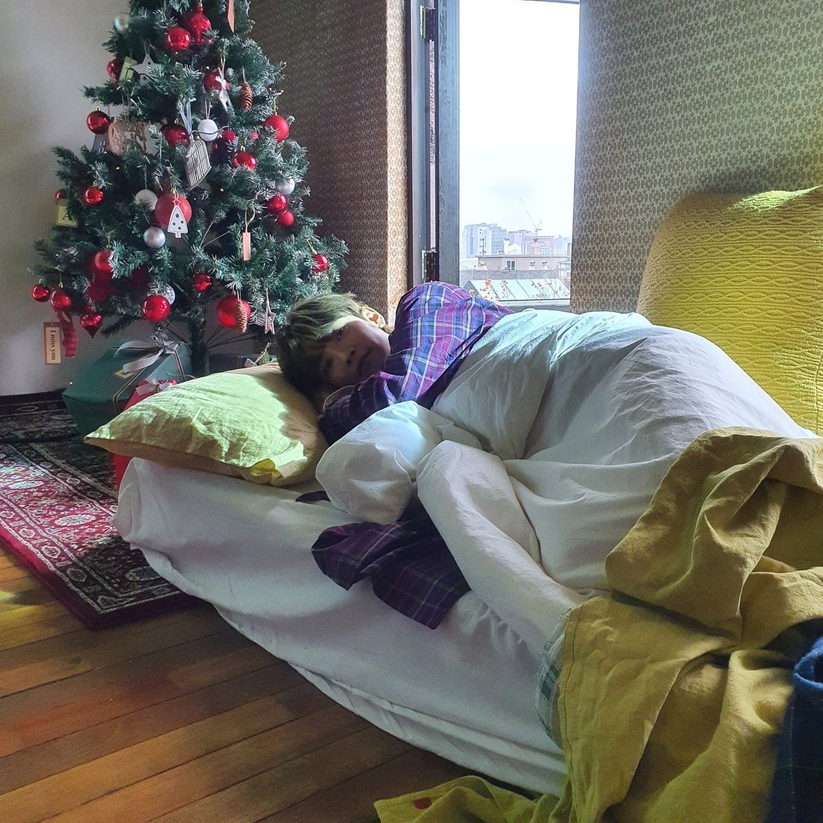 cherrypiejjong's tweet photo. Позже выложу разные обои с ребятами.тематика:"новый год/рождество" https://t.co/1Z10uMWJfJ