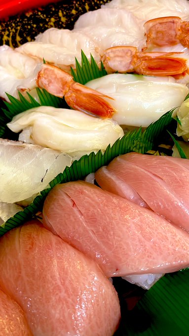 入稿したのでお寿司を食べます🍣 