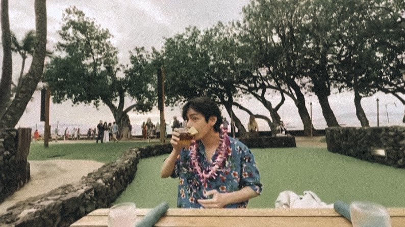 taeteland's tweet image. kim taehyung traveling in hawaii sounds so romantic and so fun