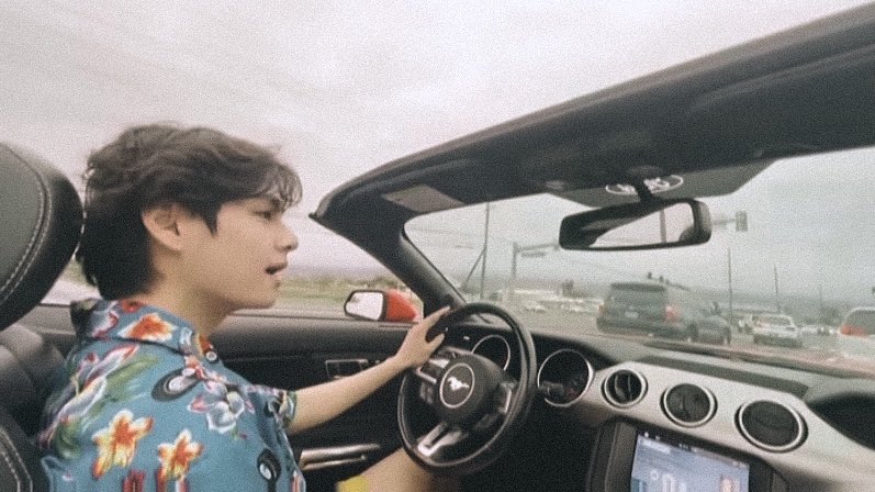 taeteland's tweet image. kim taehyung traveling in hawaii sounds so romantic and so fun