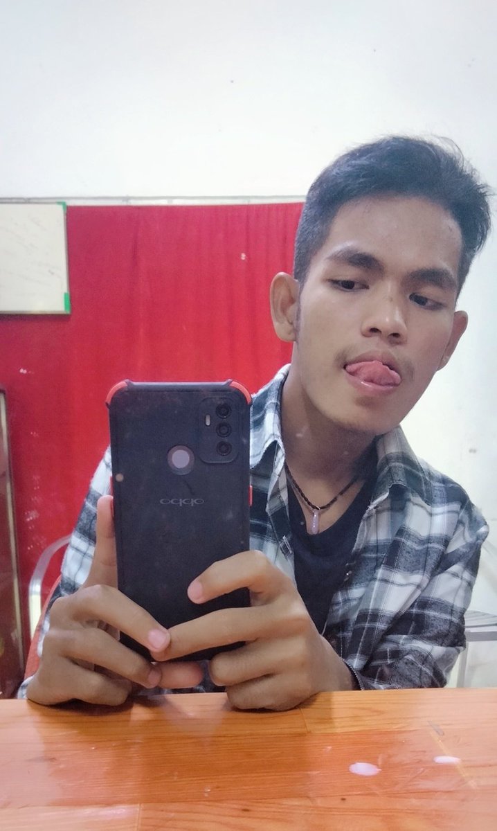 HanZinAung6's tweet photo. Cb လာခဲ့ ပြောစရာ ရှိလို့ 🤪 https://t.co/Nh45YatRCp