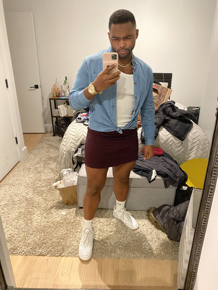 ArielDPadilla's tweet photo. The skirt  gave. https://t.co/lkvjvd3SN5
