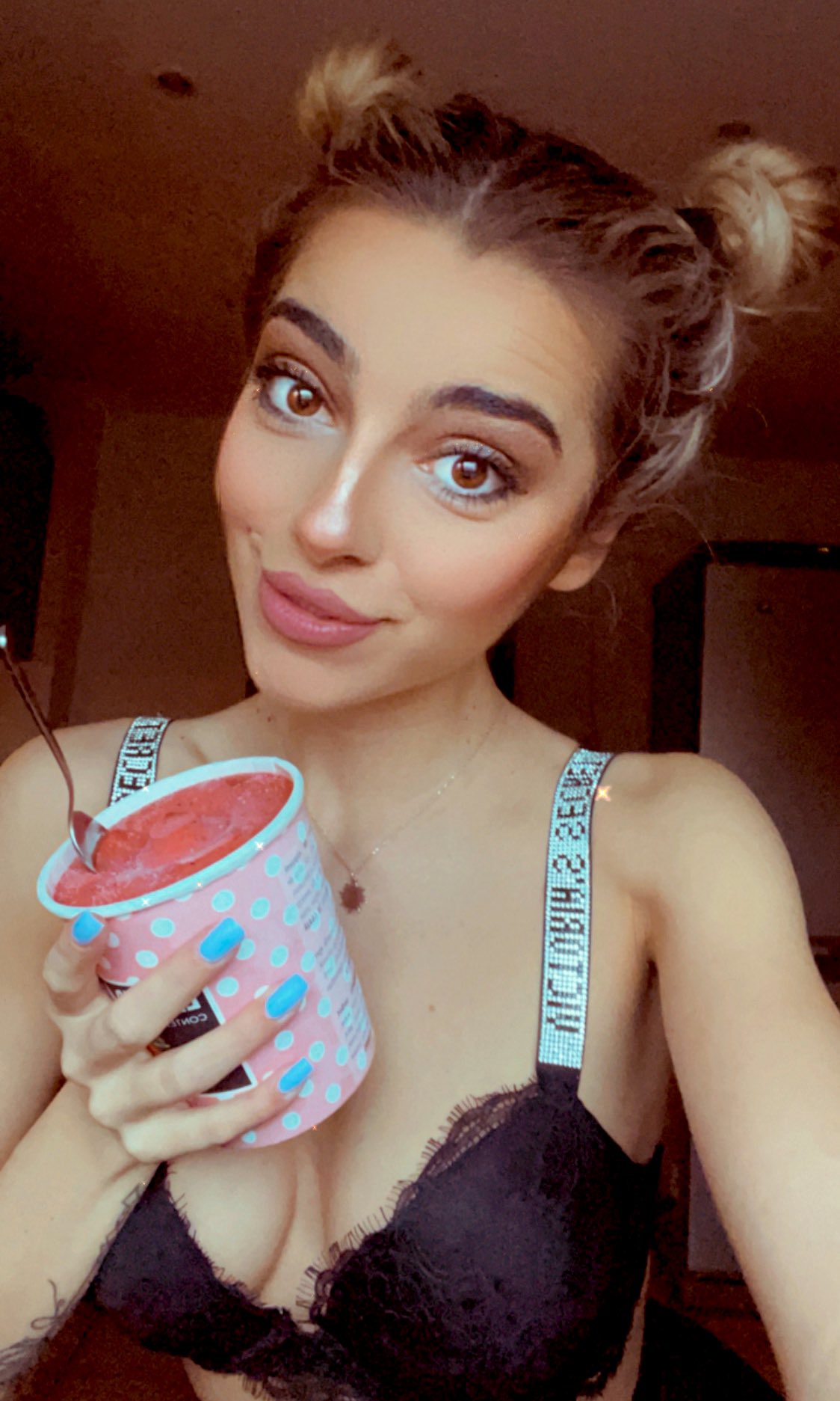 Tomorrow we can eat broccoli, but today is for ice cream! 👹🍦 #NationalIceCreamDay I am online now. @Flirt4FreeGirls @flirt4free @f4feuropegirls @EvaAgencyLive https://t.co/VAKjJaMPNQ https://t.co/rUQRePP3Ni